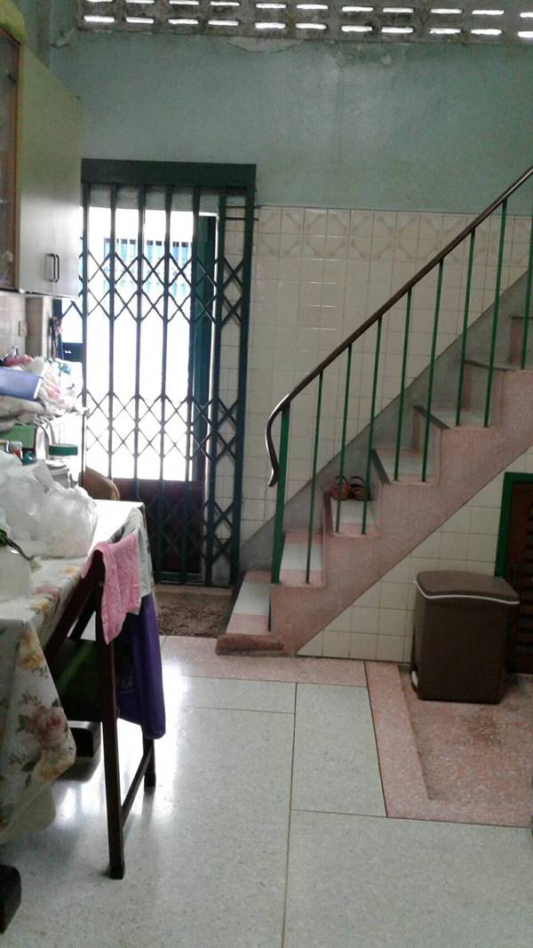 ขายตึกแถว สูง 4 ชั้น ติดสถานี Interchange บางหว้า เนื้อที่ 12 ตรว. ทำเลทอง